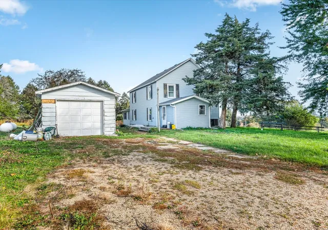 Photo 3 of Single family home for sale at 5793 W Town Line Rd, Leaf River, IL 61047 | MLS# 12784445 | Listing updated on 2026-10-21