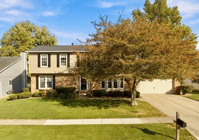 Photo 2 of Single family home for sale at 20 Kensington Cir, Bloomington, IL 61704 | MLS# 12784446 | Listing updated on 2026-10-21