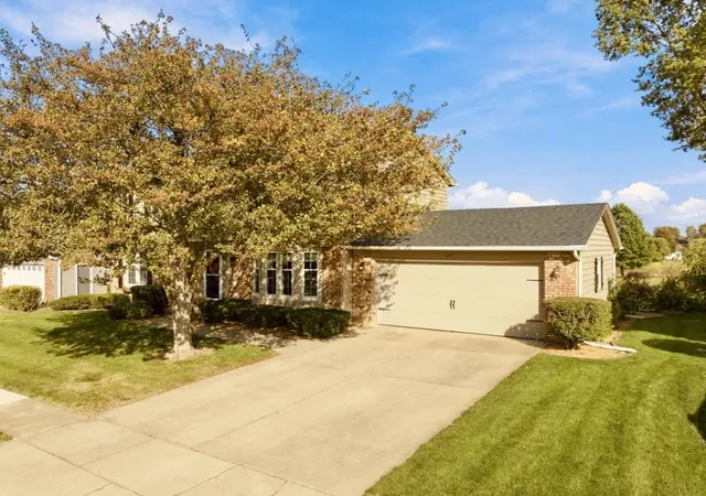 Photo 4 of Single family home for sale at 20 Kensington Cir, Bloomington, IL 61704 | MLS# 12784446 | Listing updated on 2026-10-21