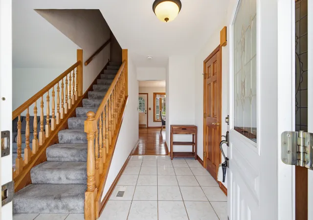 Photo 2 of Single family home for sale at 962 Kentucky Ln, Elk Grove Village, IL 60007 | MLS# 12784448 | Listing updated on 2026-10-23