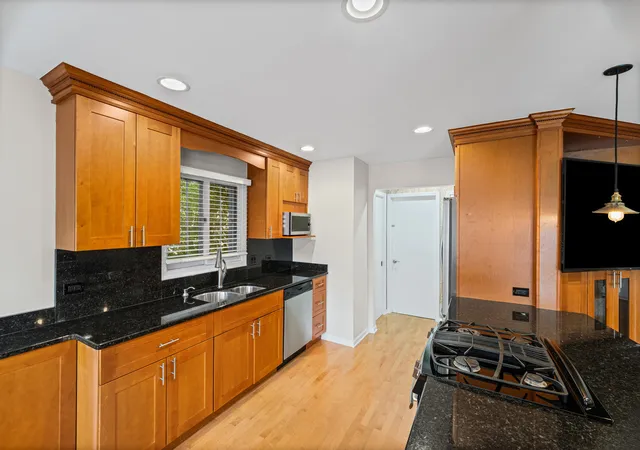 Photo 3 of Single family home for sale at 220 Park Ln, Deerfield, IL 60015 | MLS# 12784453 | Listing updated on 2026-10-22