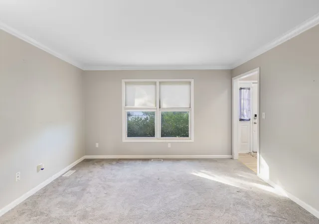 Photo 4 of Single family home for sale at 697 Fox Holw, De Kalb, IL 60115 | MLS# 12784454 | Listing updated on 2026-10-22