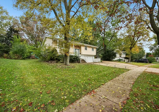 Photo 2 of Single family home for sale at 1410 Princeton Ln, Schaumburg, IL 60193 | MLS# 12784460 | Listing updated on 2026-10-22