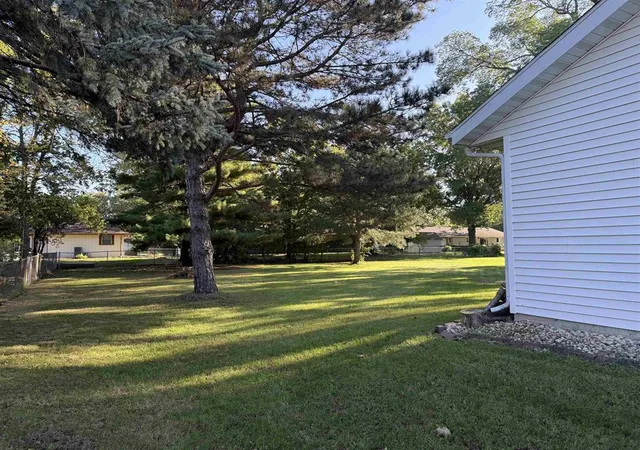 Photo 3 of Single family home for sale at 1059 E Main St, Rockton, IL 61072 | MLS# 12784463 | Listing updated on 2026-10-22