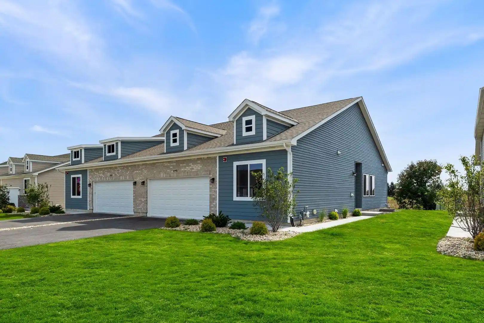 Listing Photo 1 - Condo for sale in 3995 Shoeger Dr located at 3995 Shoeger Dr, Yorkville, IL 60560 - Unit 3995 Shoeger Dr