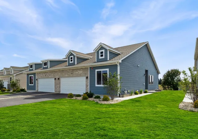 Listing Photo 1 - Condo for sale in building located at 3995 Shoeger Dr, Yorkville, IL 60560