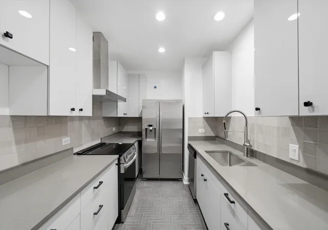 Photo 4 of Condo for sale at 680 N Lake Shore Dr #325, Chicago, IL 60611 | MLS# 12784499 | Listing updated on 2026-10-23