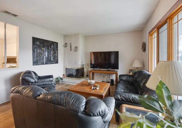 Photo 3 of Single family home for sale at 89 Grange Rd, Elk Grove Village, IL 60007 | MLS# 12784520 | Listing updated on 2026-10-22