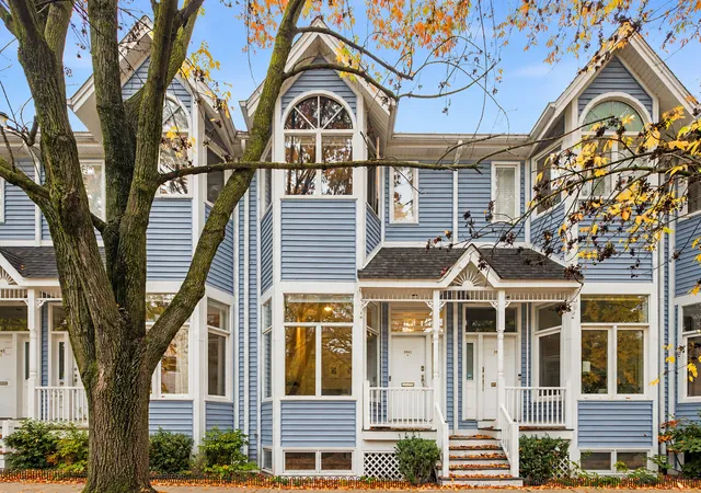 Photo 1 of Townhouse for sale at 3041 N Lakewood Ave, Chicago, IL 60657 | MLS# 12784531 | Listing updated on 2026-10-20