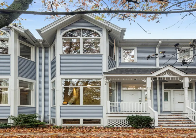 Photo 2 of Townhouse for sale at 3041 N Lakewood Ave, Chicago, IL 60657 | MLS# 12784531 | Listing updated on 2026-10-20