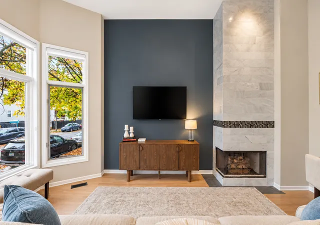Photo 3 of Townhouse for sale at 3041 N Lakewood Ave, Chicago, IL 60657 | MLS# 12784531 | Listing updated on 2026-10-20