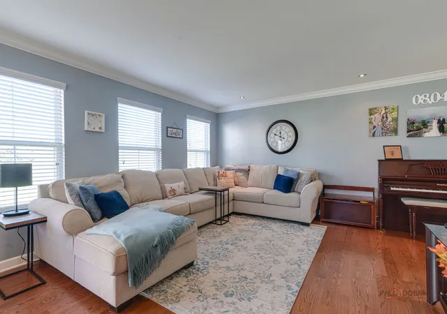 Photo 3 of Townhouse for sale at 680 Acadia Cir, Crystal Lake, IL 60014 | MLS# 12784534 | Listing updated on 2026-10-21