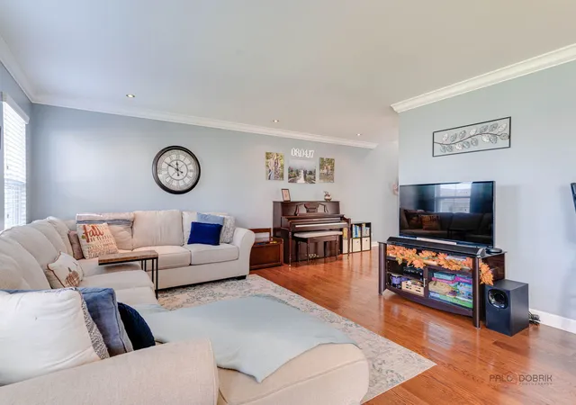 Photo 4 of Townhouse for sale at 680 Acadia Cir, Crystal Lake, IL 60014 | MLS# 12784534 | Listing updated on 2026-10-21