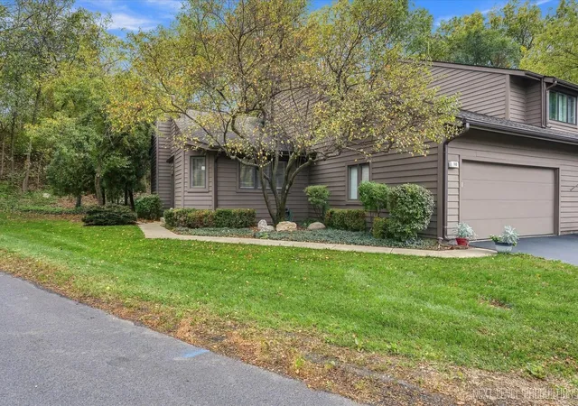 Townhouse for sale at 110 Elmtree Ct, St. Charles, IL 60174 | MLS# 12784539