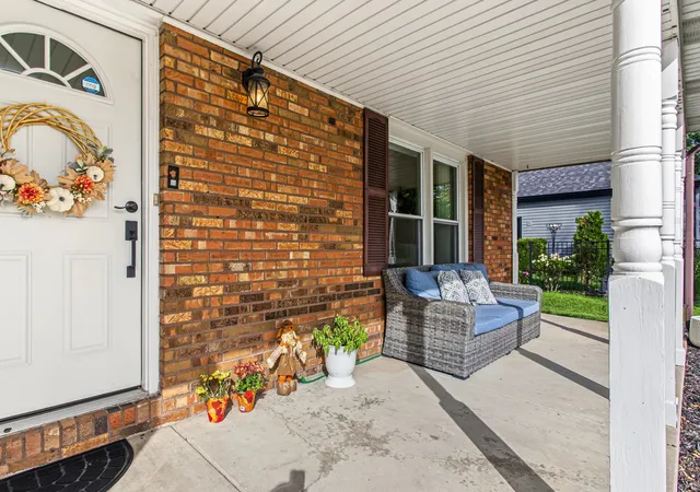 Photo 3 of Single family home for sale at 2001 Sapphire Ln, Aurora, IL 60506 | MLS# 12784541 | Listing updated on 2026-10-20