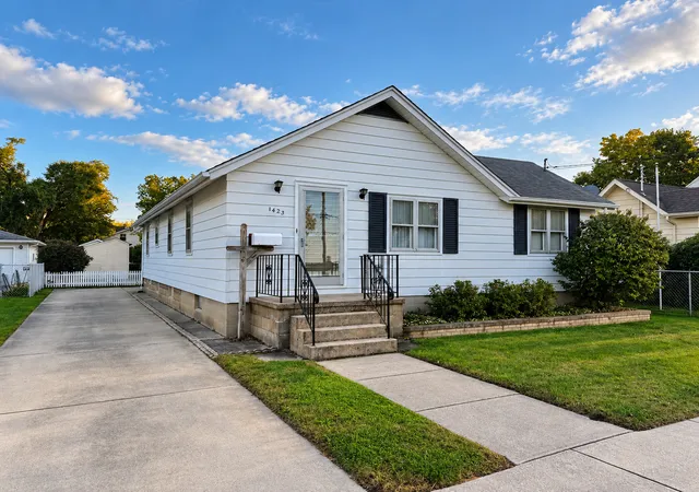 Single family home for sale at 1423 W Jefferson St, Ottawa, IL 61350 | MLS# 12784550