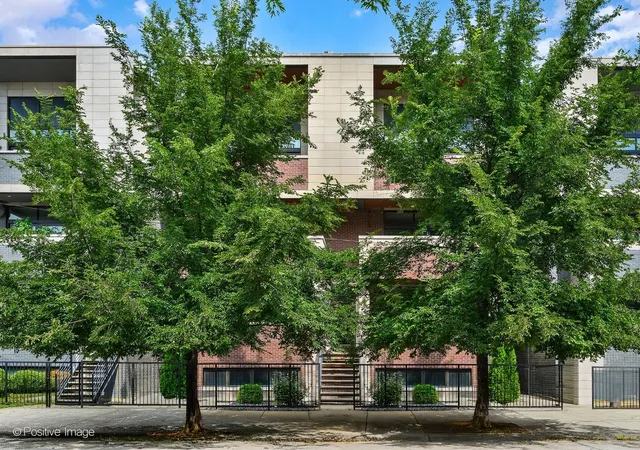 Listing Photo 1 - Condo for sale in building located at 1224 W Ohio St, Chicago, IL 60642 - Unit #3E