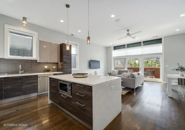 Listing Photo 2 - Condo for sale in building located at 1224 W Ohio St, Chicago, IL 60642 - Unit #3E