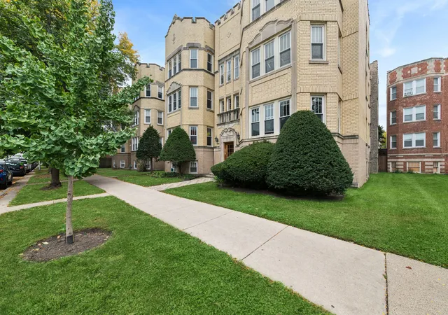 Photo 2 of Condo for sale at 6436 N Damen Ave #3N, Chicago, IL 60645 | MLS# 12784562 | Listing updated on 2026-10-21