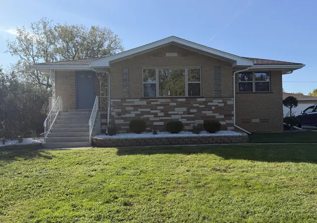 Single family home for sale at 10346 S 75th Court, Palos Hills, IL 60465 | MLS# 12784571