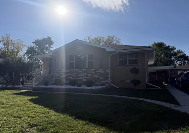 Photo 3 of Single family home for sale at 10346 S 75th Court, Palos Hills, IL 60465 | MLS# 12784571 | Listing updated on 2026-10-20