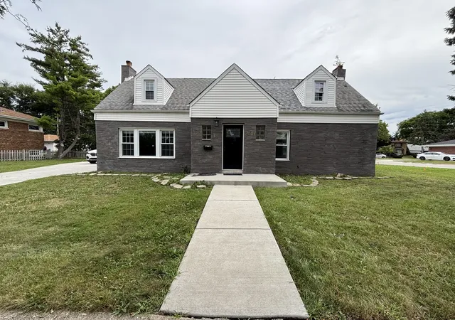 Single family home for sale at 7001 N Cicero Ave, Lincolnwood, IL 60712 | MLS# 12784574