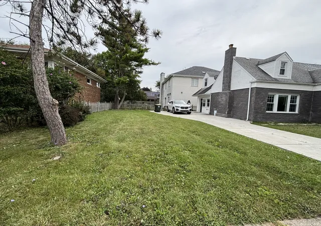 Photo 1 of Single family home for sale at 7001 N Cicero Ave, Lincolnwood, IL 60712 | MLS# 12784574 | Listing updated on 2026-10-21