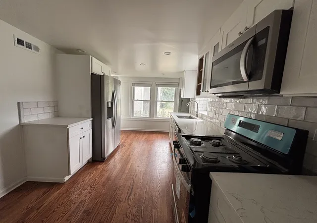 Photo 4 of Single family home for sale at 7001 N Cicero Ave, Lincolnwood, IL 60712 | MLS# 12784574 | Listing updated on 2026-10-21