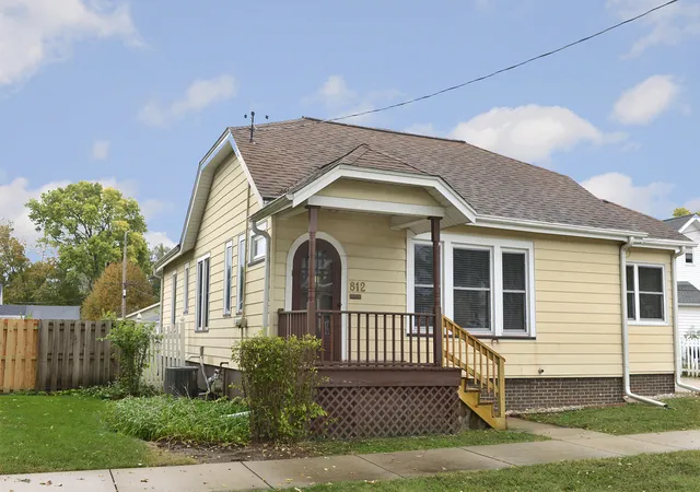 Single family home for sale at 812 Poplar St, Ottawa, IL 61350 | MLS# 12784591