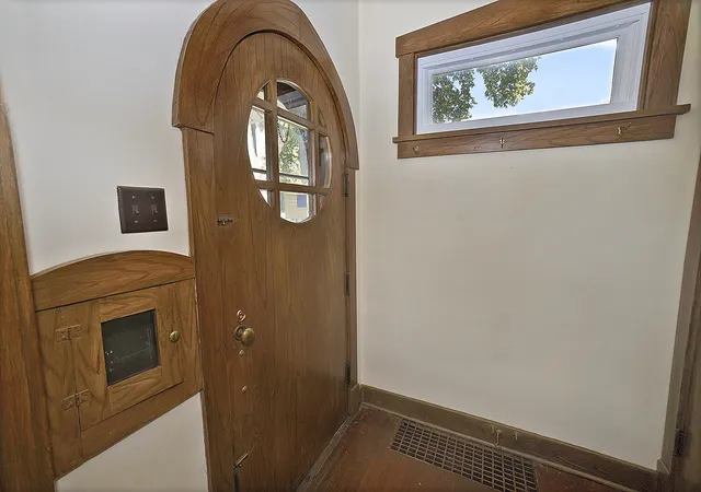 Photo 1 of Single family home for sale at 812 Poplar St, Ottawa, IL 61350 | MLS# 12784591 | Listing updated on 2026-10-21