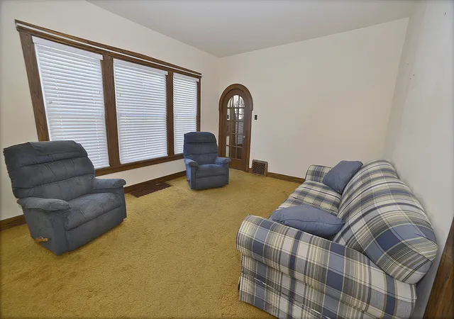 Photo 2 of Single family home for sale at 812 Poplar St, Ottawa, IL 61350 | MLS# 12784591 | Listing updated on 2026-10-21