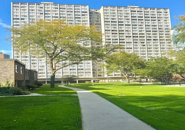 Photo 1 of Condo for sale at 4800 S Lake Park Ave #306, Chicago, IL 60615 | MLS# 12784601 | Listing updated on 2026-10-20