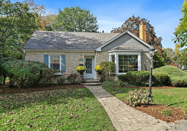 Photo 2 of Single family home for sale at 101 Marion St, Roselle, IL 60172 | MLS# 12784612 | Listing updated on 2026-10-22