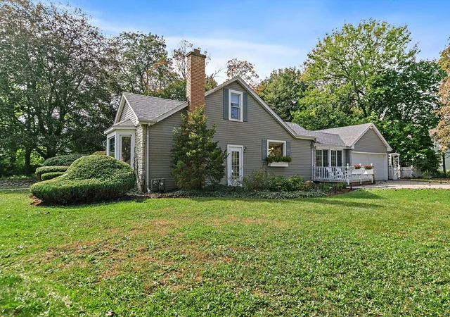 Photo 3 of Single family home for sale at 101 Marion St, Roselle, IL 60172 | MLS# 12784612 | Listing updated on 2026-10-22