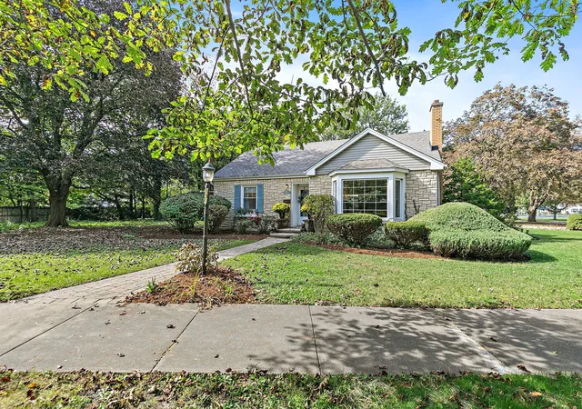 Photo 1 of Single family home for sale at 101 Marion St, Roselle, IL 60172 | MLS# 12784612 | Listing updated on 2026-10-22