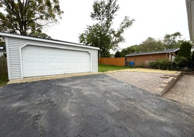 Photo 4 of Single family home for sale at 1129 Carol St, Downers Grove, IL 60516 | MLS# 12784616 | Listing updated on 2026-10-27