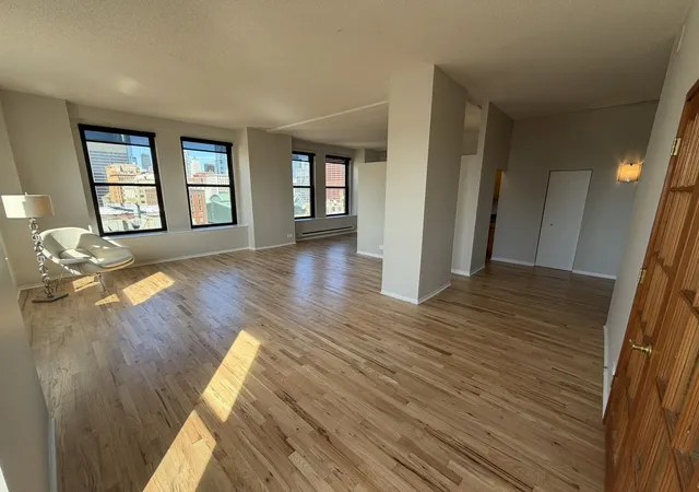 Photo 2 of Condo for sale at 600 S Dearborn St #1701, Chicago, IL 60605 | MLS# 12784634 | Listing updated on 2026-10-23
