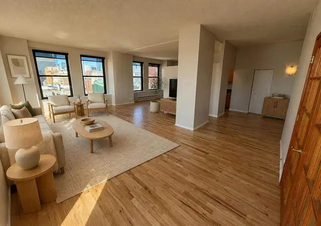 Photo 2 of Condo for sale at 600 S Dearborn St #1701, Chicago, IL 60605 | MLS# 12784634 | Listing updated on 2026-10-23