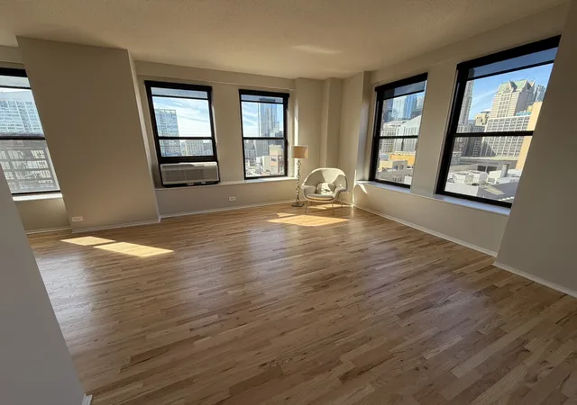 Photo 4 of Condo for sale at 600 S Dearborn St #1701, Chicago, IL 60605 | MLS# 12784634 | Listing updated on 2026-10-23