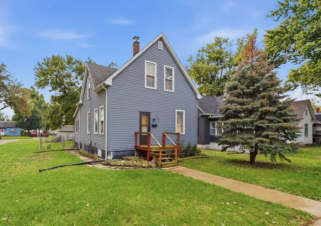 Photo 1 of Single family home for sale at 2501 Mckinley Ave, Davenport, IA 52802 | MLS# 12784636 | Listing updated on 2026-10-22