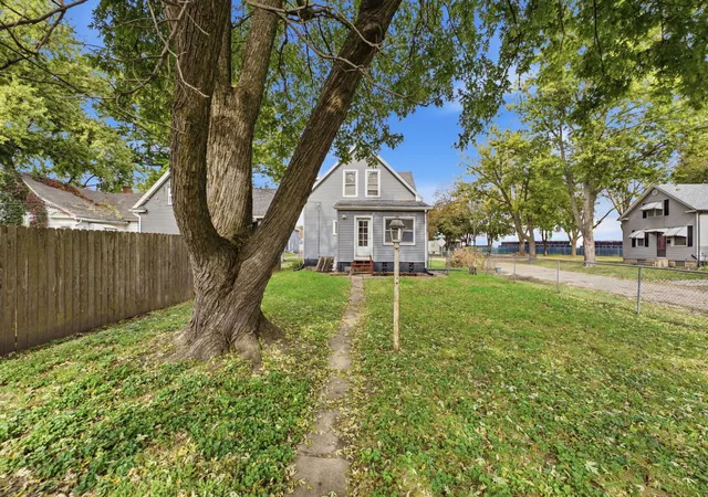 Photo 2 of Single family home for sale at 2501 Mckinley Ave, Davenport, IA 52802 | MLS# 12784636 | Listing updated on 2026-10-22