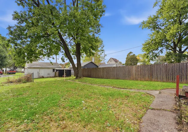 Photo 3 of Single family home for sale at 2501 Mckinley Ave, Davenport, IA 52802 | MLS# 12784636 | Listing updated on 2026-10-22