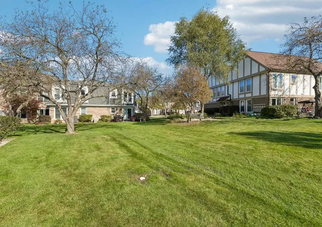 Listing Photo 4 - Condo for sale in building located at 781 Garfield Ave, Libertyville, IL 60048 - Unit #B