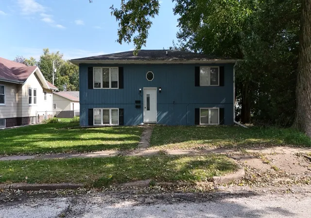 Photo 2 of House for sale at 426 45th Street, Moline, IL 61265 | MLS# 12784681 | Listing updated on 2026-10-29