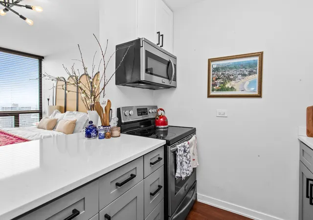 Photo 3 of Sale Pending at 4343 N Clarendon Ave #2801, Chicago, IL 60613 | MLS# 12784683 | Listing updated on 2026-10-24