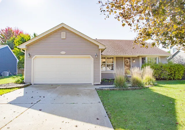 Photo 1 of Single family home for sale at 1043 Plum Tree Dr, Crystal Lake, IL 60014 | MLS# 12784692 | Listing updated on 2026-10-22