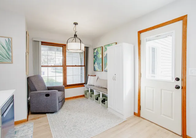 Photo 3 of Single family home for sale at 1043 Plum Tree Dr, Crystal Lake, IL 60014 | MLS# 12784692 | Listing updated on 2026-10-22