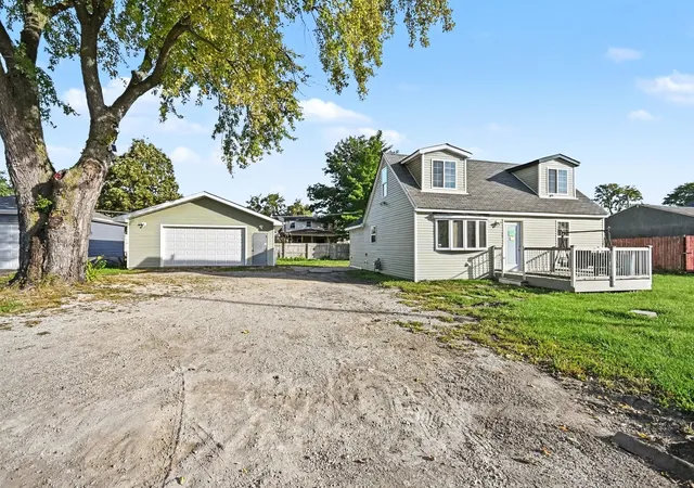 Photo 3 of Single family home for sale at 7900 W 71st Street, Bridgeview, IL 60455 | MLS# 12784696 | Listing updated on 2026-10-20
