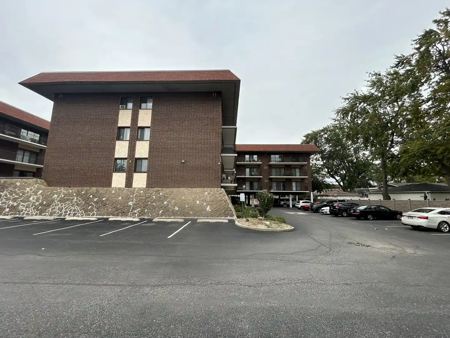 Listing Photo 1 - Condo for sale in 9540 Mayfield Ave located at 9540 Mayfield Ave, Oak Lawn, IL 60453 - Unit #S113