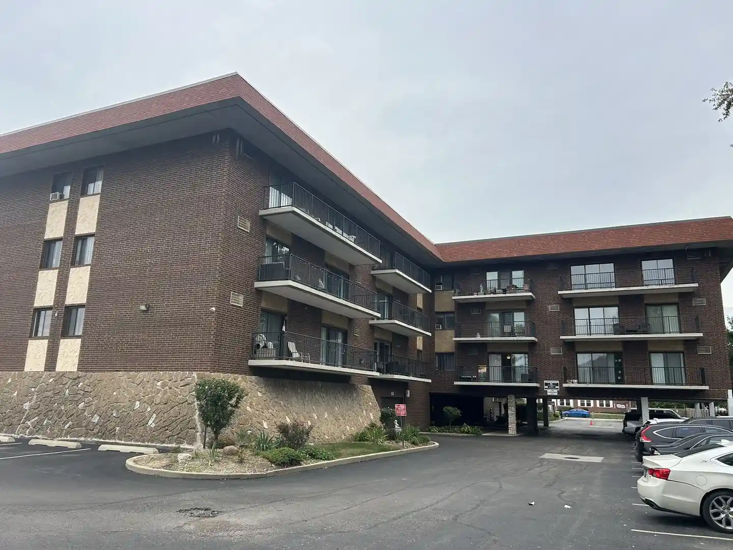 Listing Photo 2 - Condo for sale in 9540 Mayfield Ave located at 9540 Mayfield Ave, Oak Lawn, IL 60453 - Unit #S113